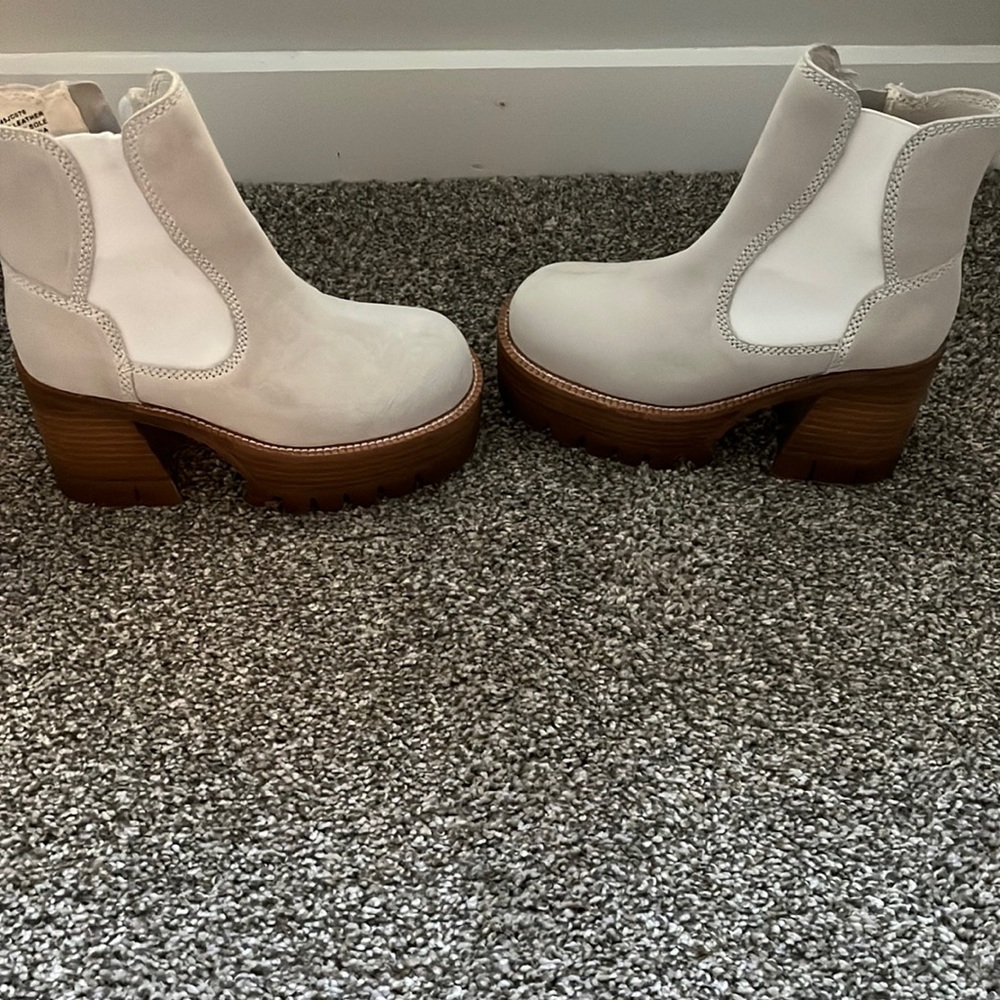 NWT size 6 Jeffery Campbell